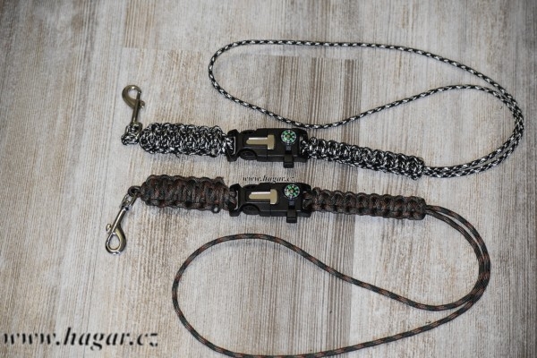 Obrázek pro Paracord klíčenka s karabinou na přežití